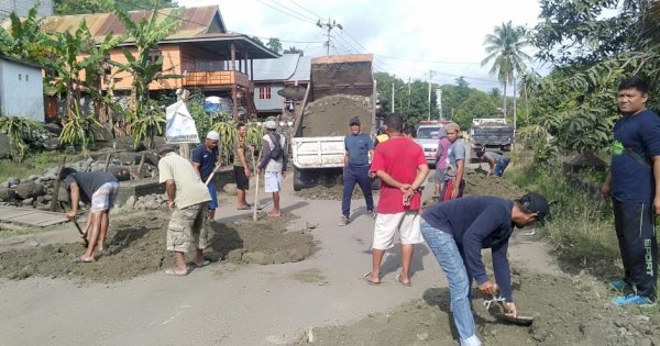 Anggota DPRD Soppeng Ini Gotong Royong Bersama Warga di Kelurahan Ompo