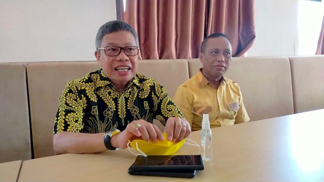 Ketua DPD I Golkar Sulsel Taufan Pawe Bersama Ketua DDP II Golkar Palopo Rahmat Masri Bandaso, Jumat (28/1/2022).