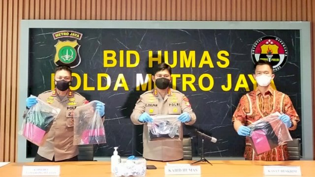 Press Release Kasus Persetubuhan Anak Dibawah Umur Tangerang Selatan, di Polda Metro Jaya, Jumat (28/1/2022).