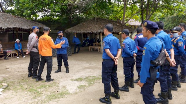 Ditpolairud Polda Banten dan Basarnas Banten saat memberikan pelatihan tentang pertolongan dan penyelamatan di laut kepada personel Dinas Damkar Kota Cilegon, Jumat (28/1/2021).