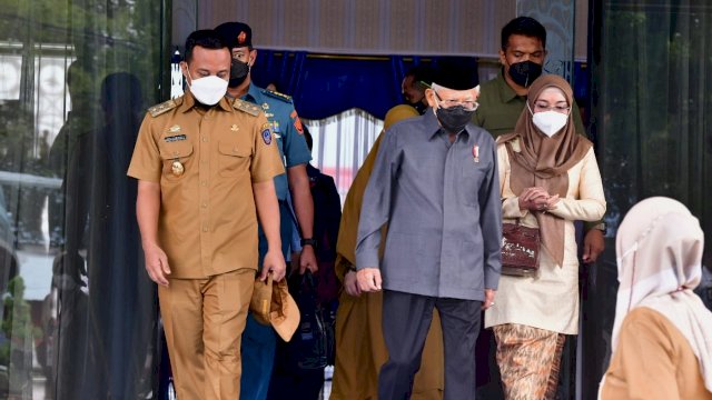 Suasana kedatangan Wakil Presiden RI, KH Ma'ruf Amin di Kota Makassar, Senin (31/1/2022) siang.