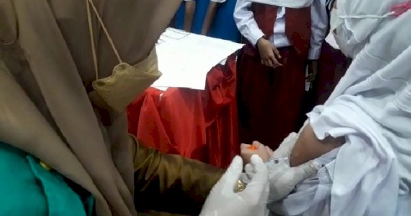 Ratusan Siswa SD di Jeneponto Antusias Ikuti Vaksinasi Perdana