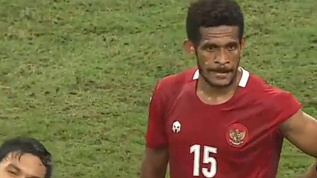 R Kambuaya pencetak gol pertama bagi Indonesia ke gawang Thailand di laga final leg kedua Piala AFF 2020, Sabtu (01/01/2022).