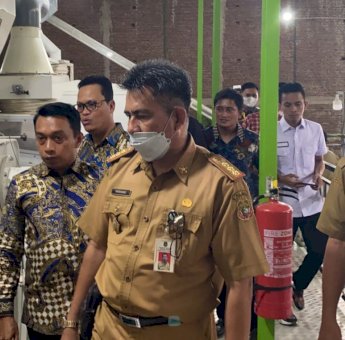 Wakil Ketua DPRD Sulsel Resmikan Pabrik Penggilingan Beras di Sidrap