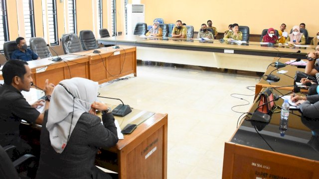 Suasana RDP sejumlah pihak terkait dengan DPRD Sinjai dalam rangka pelaksanaan Pilkades serentak, Selasa (11/1/2022).