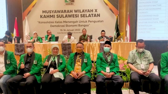 Tujuh presidium KAHMI Sulsel yang terpilih dalam Muswil ke-X di Hotel Novotel Makassar, Sabtu (15/1/2022).