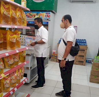 Cegah Penimbunan Stok, Disperdastri Gowa Rutin Pantau Harga Minyak Goreng di Pasar