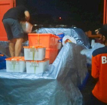 Plt Gubernur Sulsel Salurkan Bantuan Untuk 2 Titik Kebakaran di Bantaeng