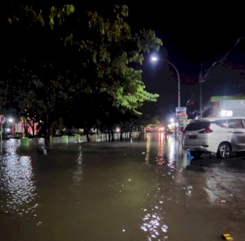 Curah Hujan Tinggi, Banjir Genangi Jalan Poros Jeneponto-Bantaeng