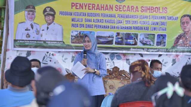 Bupati Luwu Utara Serahkan Bantuan Hibah Sarana Kegiatan Budidaya Perikanan Di Malangke