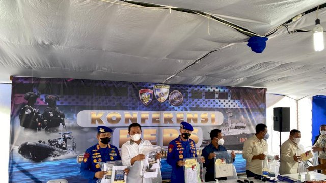 Korpolairud Baharkam Polri menggelar Konfrensi Pers Pengungkapan Penyelewengan BBM Bersubsidi, Jumat (21/1/2022).