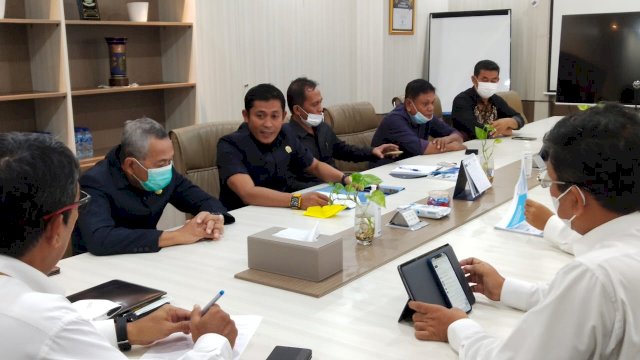 Komisi II DPRD Luwu Utara saat melakukan pertemuan dengan managerial kantor PT PLN (Persero) Unit Induk Pembangunan Wilayah Sulawesi. Senin (24/01/2021)