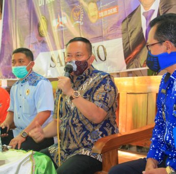 Saat Kundapil. Sartono, Anggota DPR RI Bantu Pembangunan Masjid di Ponorogo