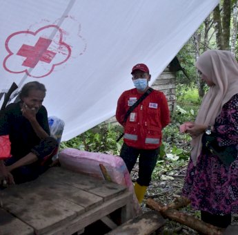 Bupati Luwu Utara Bangun Rumah Untuk Kake Nyahmun yang Tinggal di Gubuk Reot