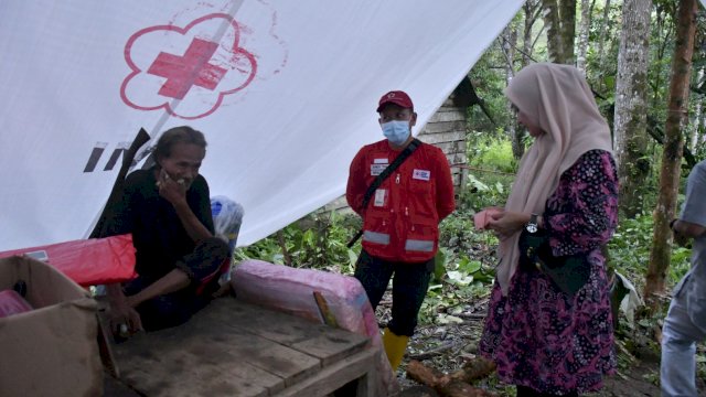 Bupati Luwu Utara Bangun Rumah Untuk Kake Nyahmun yang Tinggal di Gubuk Reot