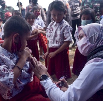 Siswa Usia 6-11 Tahun di Seko Antusias Terima Suntikan Vaksin