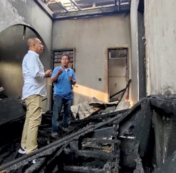 Bersama Pengurus AMPG dan KNPI Palopo, RMB Kunjungi Korban Kebakaran di Binturu