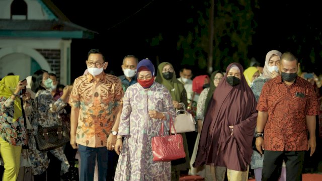 Rombongan Bupati Buton Utara saat berkunjung ke Kabupaten Soppeng, Selasa (1/2/2022) malam.