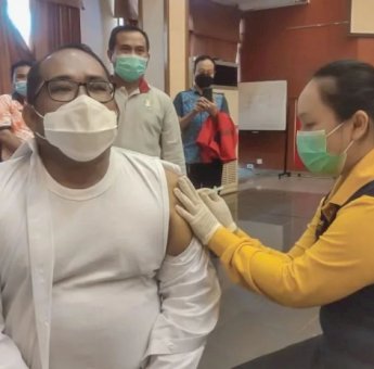 Suntik Booster, Wabup Kutai Timur Himbau ASN dan TK2D Untuk Segera Vaksin