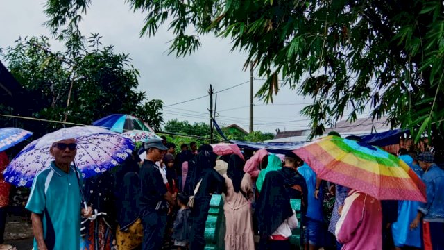 Suasana pemakaman Nur Kalsum alias Clara di Kabupaten Gowa Sulawesi Selatan, Kamis (03/02/2022).