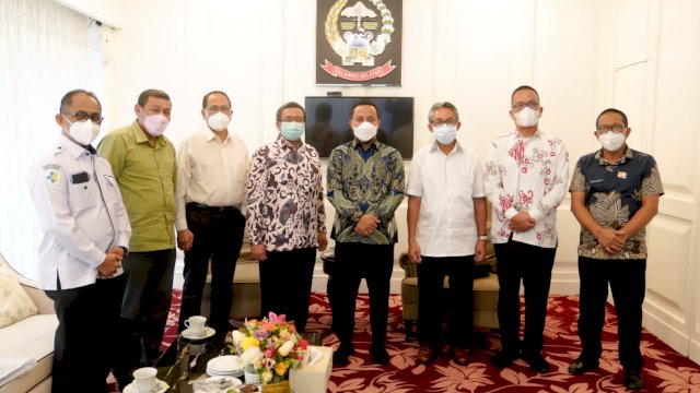 Plt Gubernur Sulsel Andi Sudirman Sulaiman, saat menerima Rombongan dari Kementerian Kesehatan RI di Baruga Lounge Kantor Gubernur Sulsel, Kamis (03/02/2022).