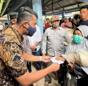 2 Ton Beras Untuk Korban Kebakaran Pasar Sentral Sinjai, Bupati: Terima Kasih Plt Gubernur Andi Sudirman