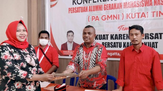 Puji Kinasih menerima hasil Voting pemilihan Ketua DPC PA GMNI Kabupaten Kutai Timur di Hotel Kristal Sangatta, Kamis (03/02/2022).
