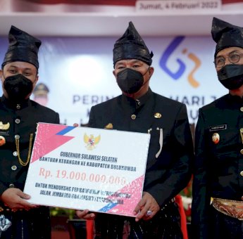 62 Tahun Bulukumba, Andi Sudirman Salurkan Bantuan Keuangan Rp 19 Miliar