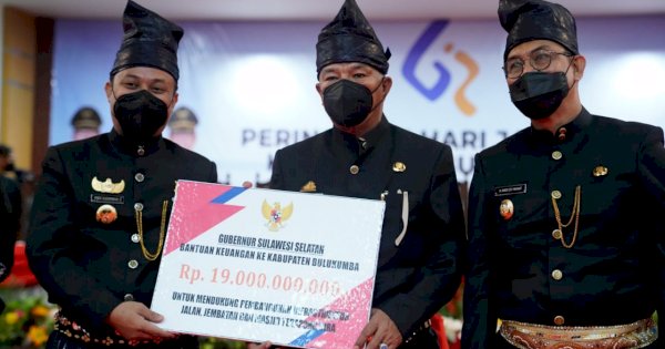 62 Tahun Bulukumba, Andi Sudirman Salurkan Bantuan Keuangan Rp 19 Miliar