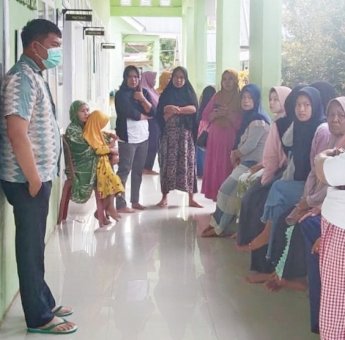 Begini Cara Ketua DPRD Luwu Timur Berikan Edukasi Vaksin Covid-19 ke Masyarakat