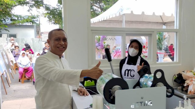 Wakil Wali Kota Palopo Rahmat Masri Bandaso (RMB), menghadiri pembukaan salah satu kedai milik anak muda Kota Palopo, Jumat (04/02/2022).