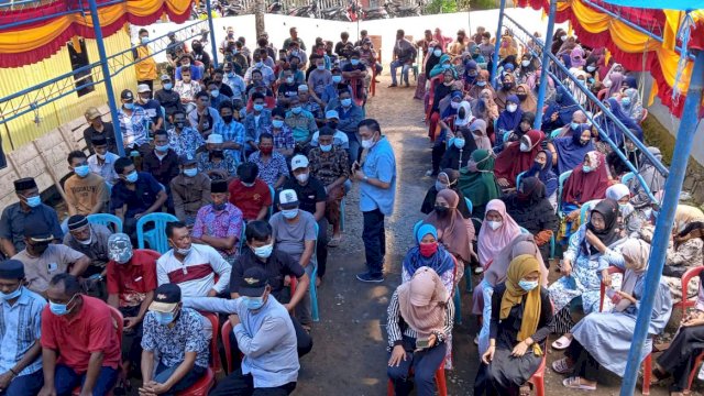Anggota DPRD Sulawesi Selatan, Fahruddin Rangga saat melaksanakan reses di Desa Banggae, Kecamatan Mangarabombang, Takalar, Sabtu (5/2/2022). Foto: Istimewa