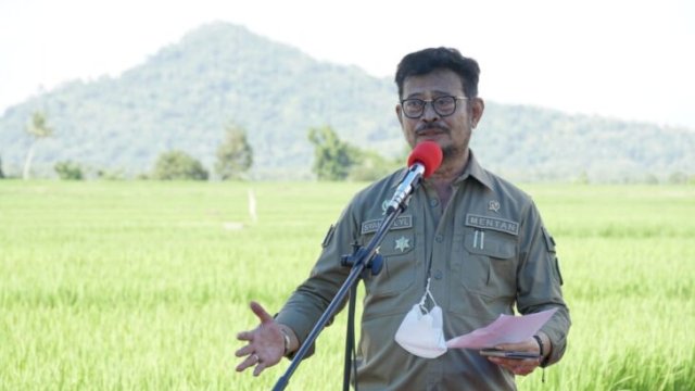 Menteri Pertanian RI, Syahrul Yasin Limpo (SYL) memberikan sambutan dalam kunjungan kerjanya di kabupaten Bulukumba Sulawesi Selatan, Minggu (06/02/2022). (Foto. Humas Pemkab Bulukumba)