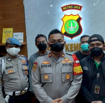 Maling AC Mengaku Karyawan Minimarket Di Jakarta Barat Diamuk Massa