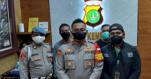 Maling AC Mengaku Karyawan Minimarket Di Jakarta Barat Diamuk Massa