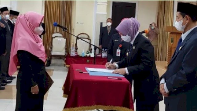 Bupati Berau, Sri Juniarsih, melantik Pejabat Pimpinan Tinggi Pratama di Lingkup Pemkab Berau, Senin (07/02/2022).
