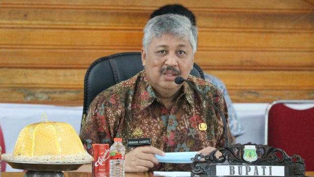 Bupati Pinrang Irwan Hamid, memimpin Rapat Persiapan HUT Kabupaten Pinrang ke-62, Kamis (27/01/2022).