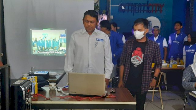 Ketua DPD PAN Kota Palopo Abduh Bakry Pabe, dalam Latihan Kader Amanat Dasar (LKAD) dan pelatihan saksi PAN, di Warkop D'Linoe Coffee, Rabu (9/2/2022).