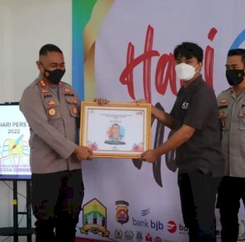 HPN 2022, Kabid Humas Polda Banten Raih Penghargaan dari Pokja Wartawan Kota Serang