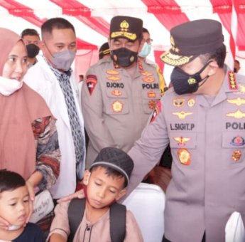 Tinjau Vaksinasi di NTB, Kapolri Minta Forkopimda Kendalikan Laju Covid-19 untuk Sukseskan Event Internasional