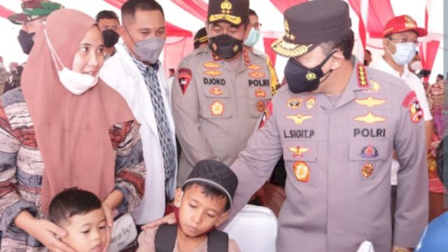 Kapolri Kenderal Pol Listyo Sigit Prabowo, saat tlmeninjau vaksinasi di RS Mandalika, Kabupaten Lombok Tengah, Nusa Tenggara Barat (NTB), Jumat (11/02/2022). (Istimewa)