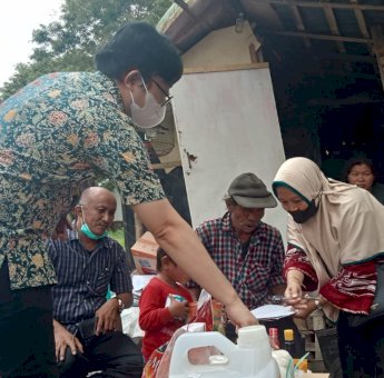 Kunjungi Warga Kurang Mampu di Sinjai, Kemensos Beri Dua Opsi