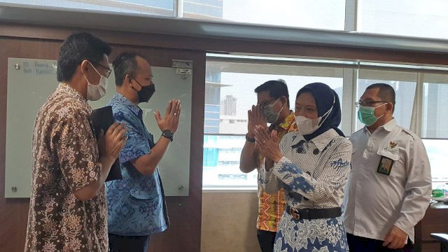Dirjen Perumahan Iwan Suprijanto dan Direktur Sistem dan Strategi Penyelenggaraan Perumahan Edward Abdurrahman, Perwakilan Baznas Saidah Sakwan, saat Coffee Morning di Kantor Kementerian PUPR beberapa waktu lalu. (Istimewa)