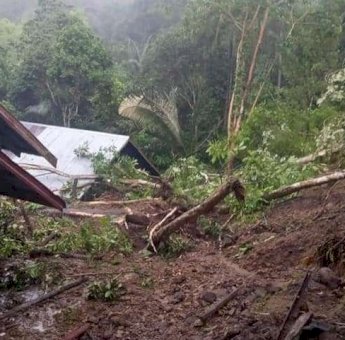 Longsor di Sinjai, Dua Rumah Warga Terdampak hingga Menutup Akses Jalan
