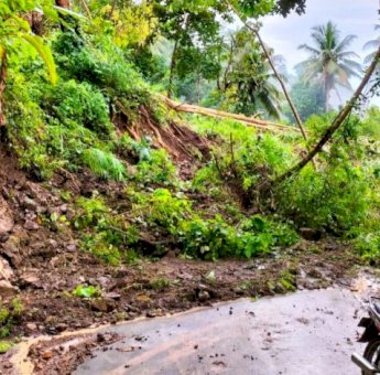 BPBD Sinjai Butuh Alat Berat Mengangkat Material Longsor di Desa Baru
