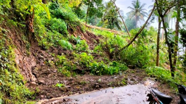 BPBD Sinjai Butuh Alat Berat Mengangkat Material Longsor di Desa Baru