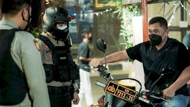Kapolda Metro Jaya Irjen Pol Fadil Imran, saat mengecek langsung Partoli Perintis di Kawasan Pasar Cipete Jakarta Selatan, Sabtu (12/02/2022) malam.