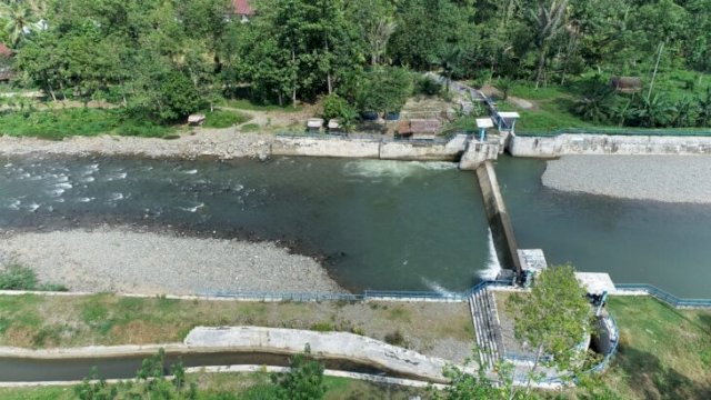 Bendung Makawa yang terletak di Desa Buntu Awo, Desa Bosso Timur, Kelurahan Bosso, Kecamatan Walenrang Utara, Kabupaten Luwu, Sulawesi Selatan.