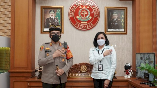 Kapolresta Denpasar AKBP Bambang YP, bersama Kajari Denpasar Yuliana Sagala. (Foto. Humas Polresta Denpasar)