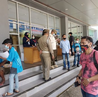 Deklarasi Capres La Nyalla Mattalitti di Samarinda Dibubarkan Satpol PP Kaltim